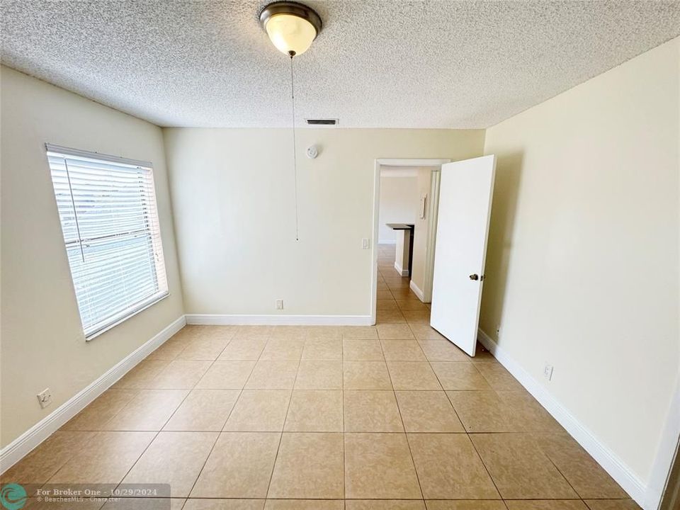 For Rent: $1,750 (2 beds, 1 baths, 953 Square Feet)