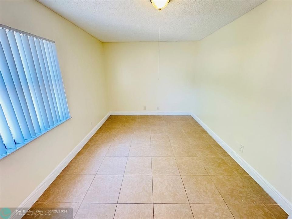 For Rent: $1,750 (2 beds, 1 baths, 953 Square Feet)