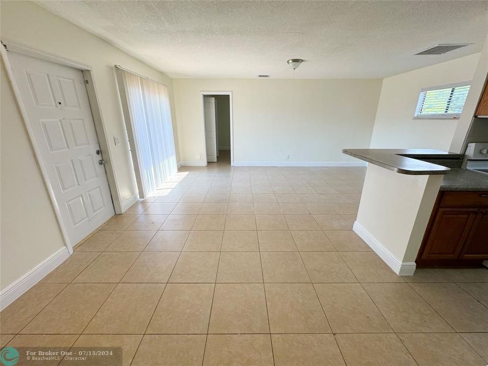For Rent: $1,750 (2 beds, 1 baths, 953 Square Feet)