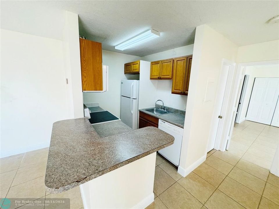 For Rent: $1,750 (2 beds, 1 baths, 953 Square Feet)