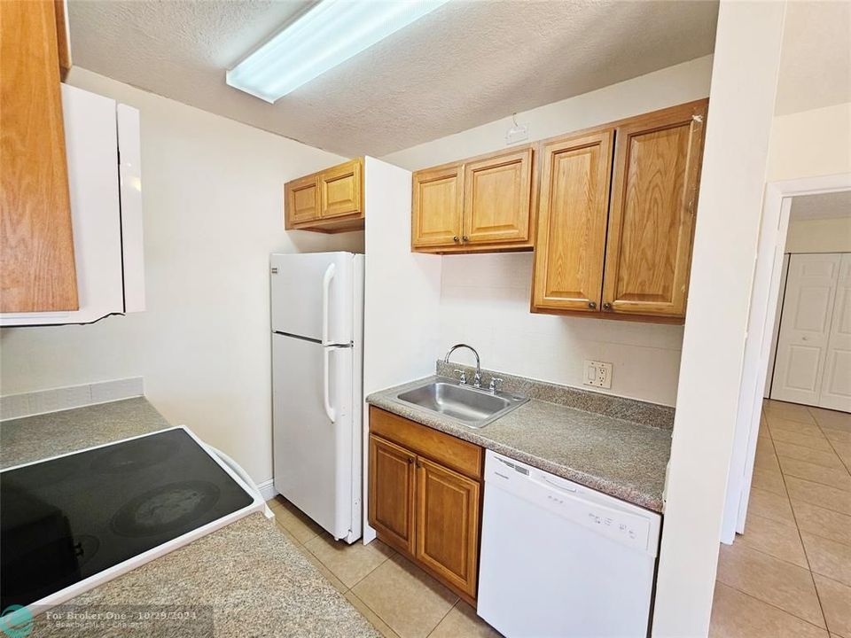 For Rent: $1,750 (2 beds, 1 baths, 953 Square Feet)