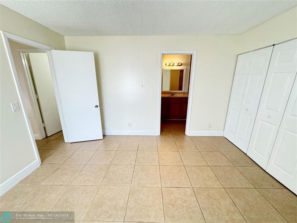 For Rent: $1,750 (2 beds, 1 baths, 953 Square Feet)