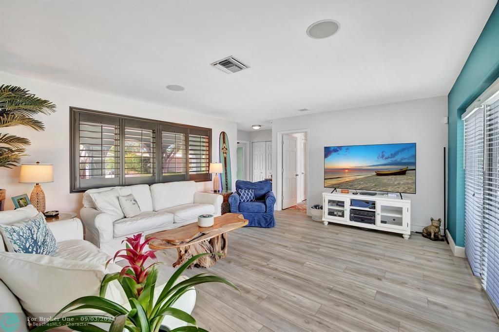 For Sale: $1,050,000 (2 beds, 2 baths, 1441 Square Feet)