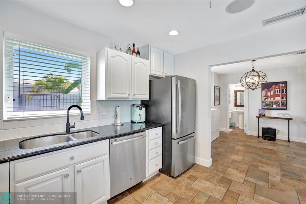 For Sale: $1,050,000 (2 beds, 2 baths, 1441 Square Feet)