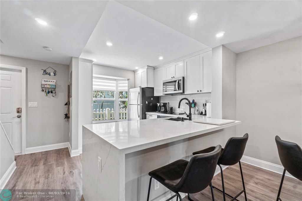 For Sale: $528,000 (2 beds, 2 baths, 1060 Square Feet)