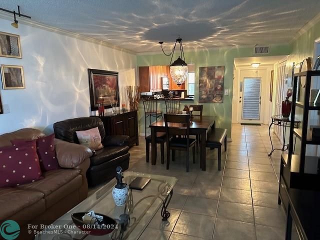 For Sale: $149,000 (1 beds, 1 baths, 750 Square Feet)