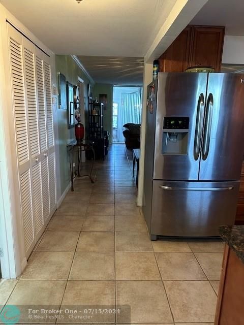 For Sale: $149,000 (1 beds, 1 baths, 750 Square Feet)