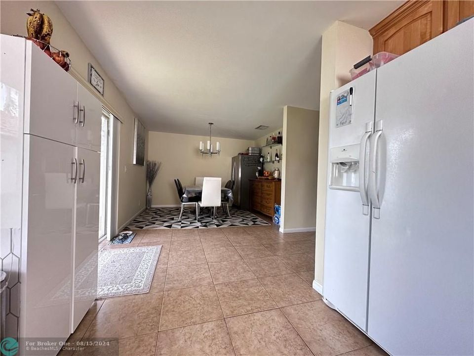 For Rent: $3,900 (5 beds, 2 baths, 2141 Square Feet)