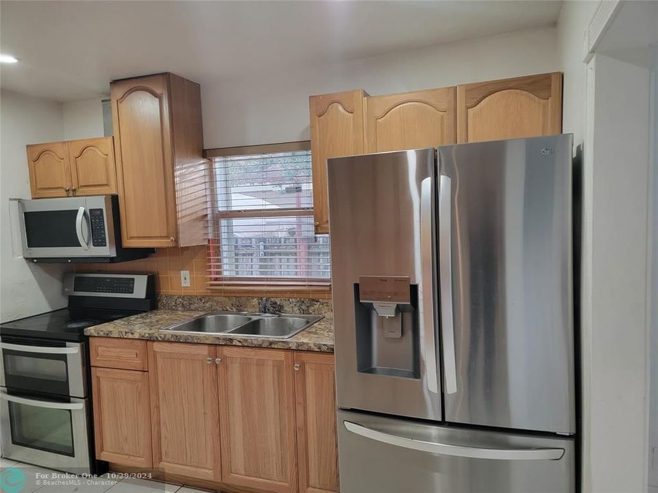 For Rent: $3,000 (2 beds, 1 baths, 2277 Square Feet)