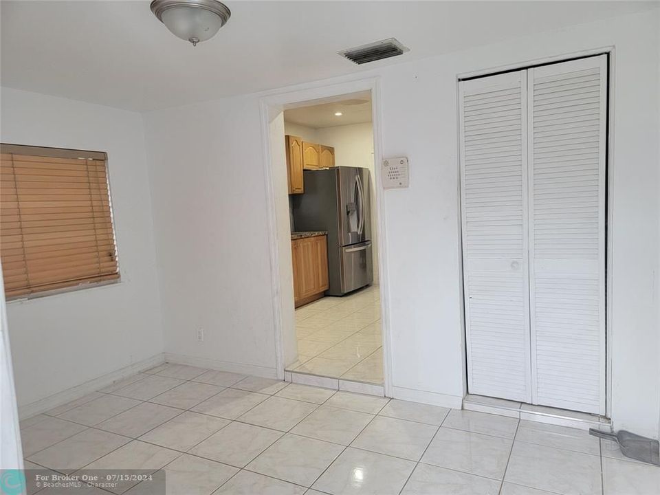 For Rent: $3,000 (2 beds, 1 baths, 2277 Square Feet)