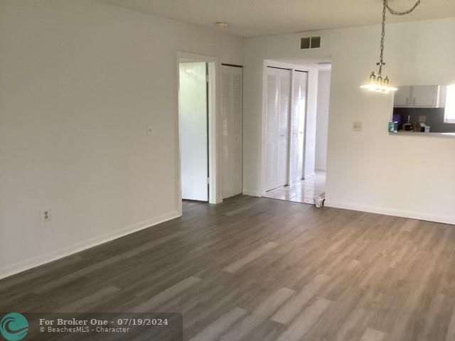 For Sale: $114,900 (1 beds, 1 baths, 850 Square Feet)