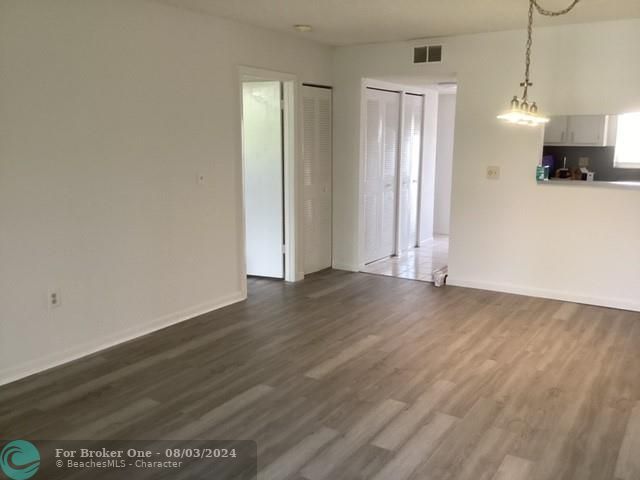 For Sale: $114,900 (1 beds, 1 baths, 850 Square Feet)