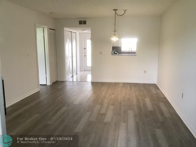 For Sale: $114,900 (1 beds, 1 baths, 850 Square Feet)
