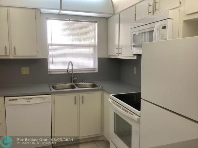 For Sale: $114,900 (1 beds, 1 baths, 850 Square Feet)