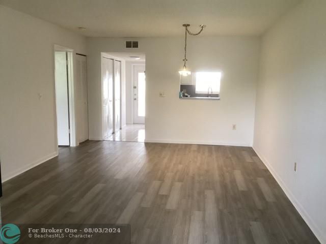 For Sale: $114,900 (1 beds, 1 baths, 850 Square Feet)