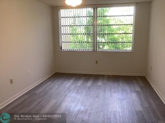 For Sale: $114,900 (1 beds, 1 baths, 850 Square Feet)