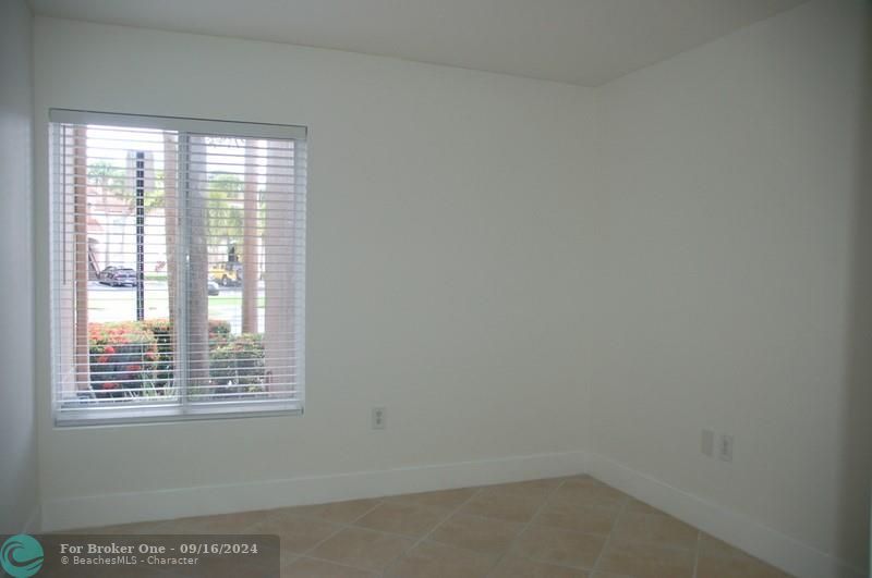 For Rent: $2,300 (2 beds, 2 baths, 884 Square Feet)