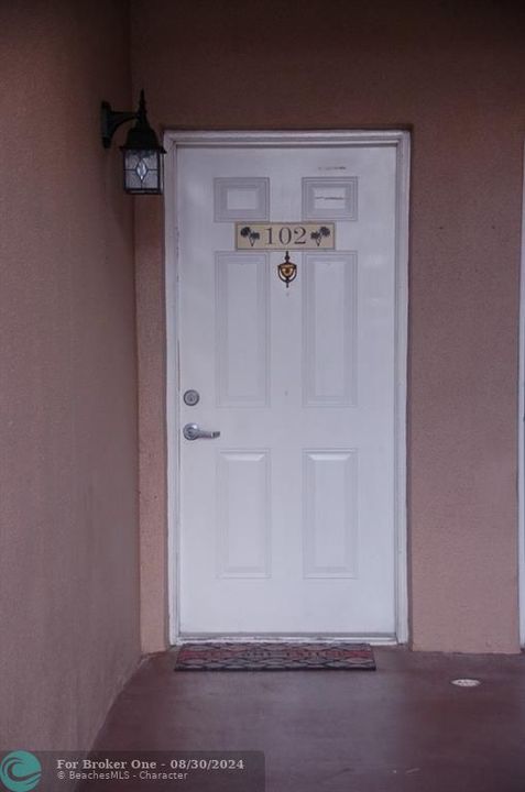 For Rent: $2,300 (2 beds, 2 baths, 884 Square Feet)