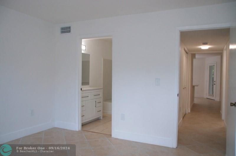 For Rent: $2,300 (2 beds, 2 baths, 884 Square Feet)