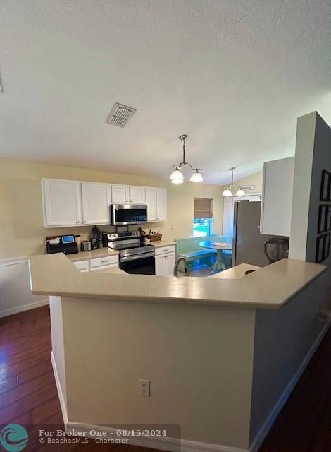 For Sale: $379,900 (3 beds, 2 baths, 1479 Square Feet)