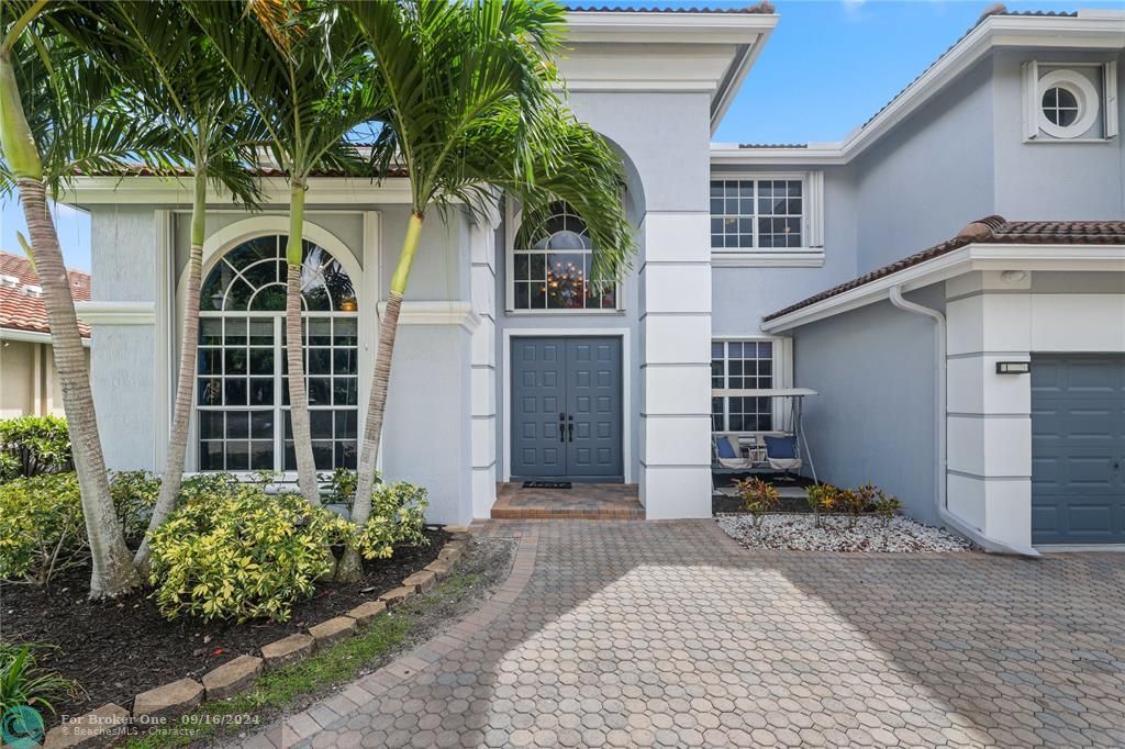 Recently Sold: $960,000 (6 beds, 4 baths, 3139 Square Feet)