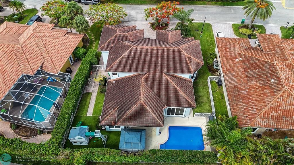 Recently Sold: $960,000 (6 beds, 4 baths, 3139 Square Feet)