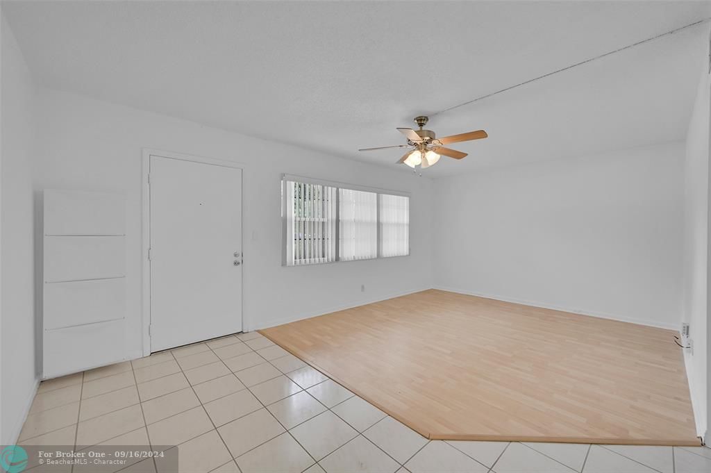 For Sale: $153,000 (1 beds, 1 baths, 900 Square Feet)