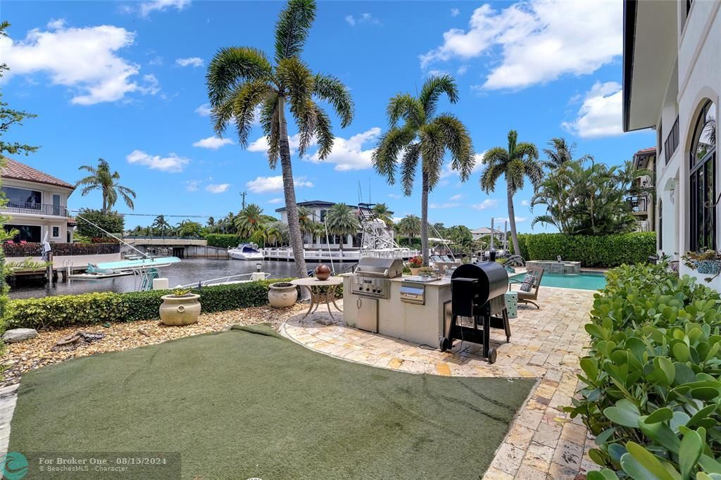 For Sale: $3,695,000 (6 beds, 4 baths, 4331 Square Feet)