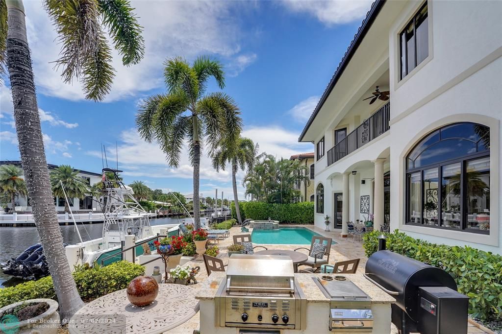 For Sale: $3,695,000 (6 beds, 4 baths, 4331 Square Feet)