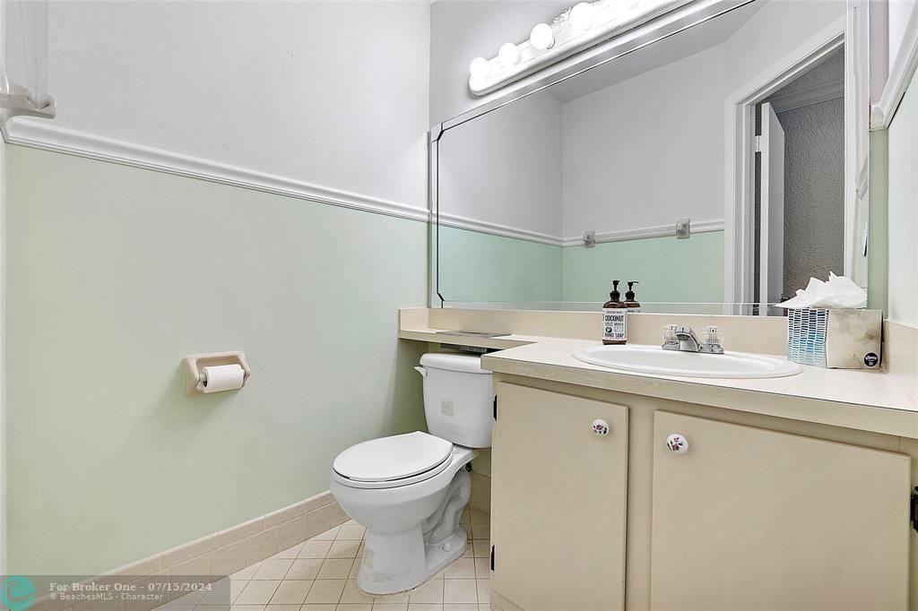 待售: $360,000 (2 贝兹, 2 浴室, 1332 平方英尺)