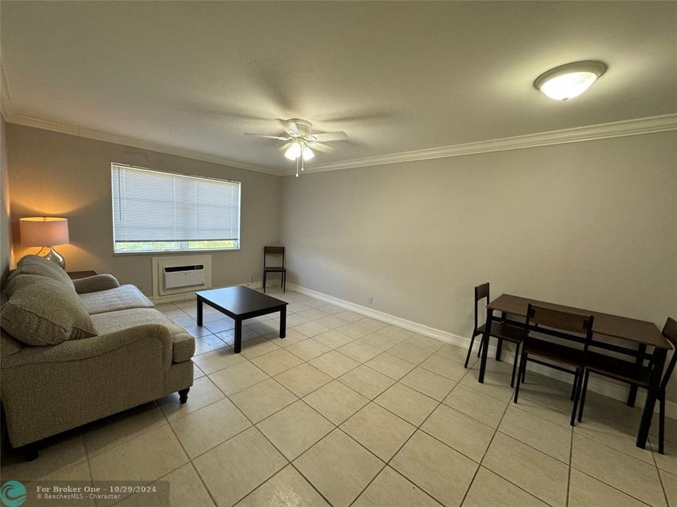 For Rent: $1,525 (1 beds, 1 baths, 680 Square Feet)