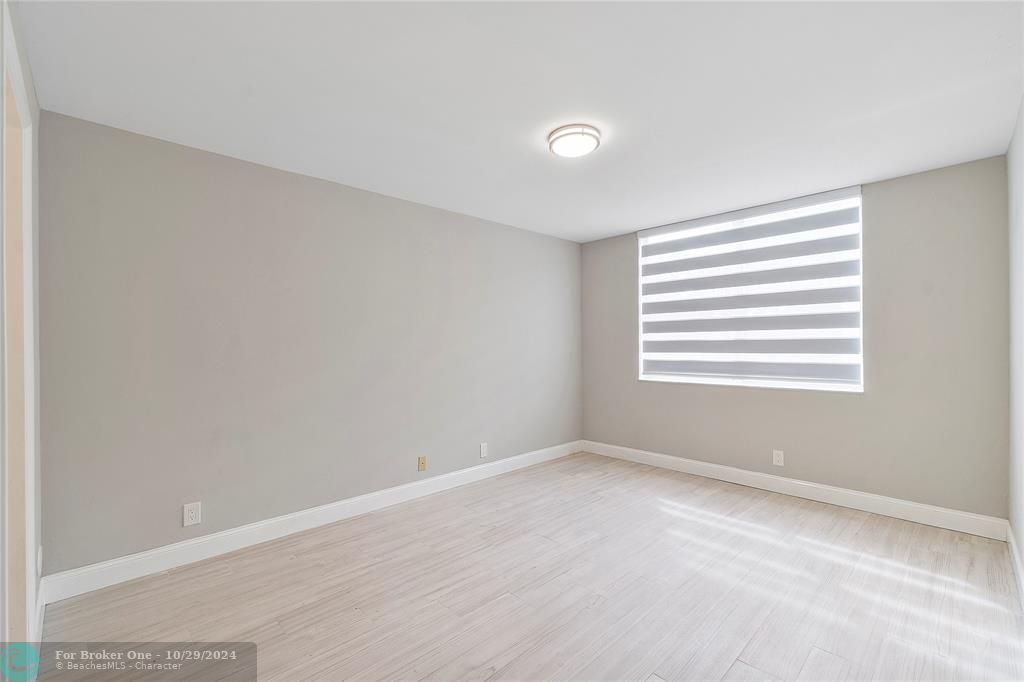 Active With Contract: $2,300 (2 beds, 2 baths, 1140 Square Feet)