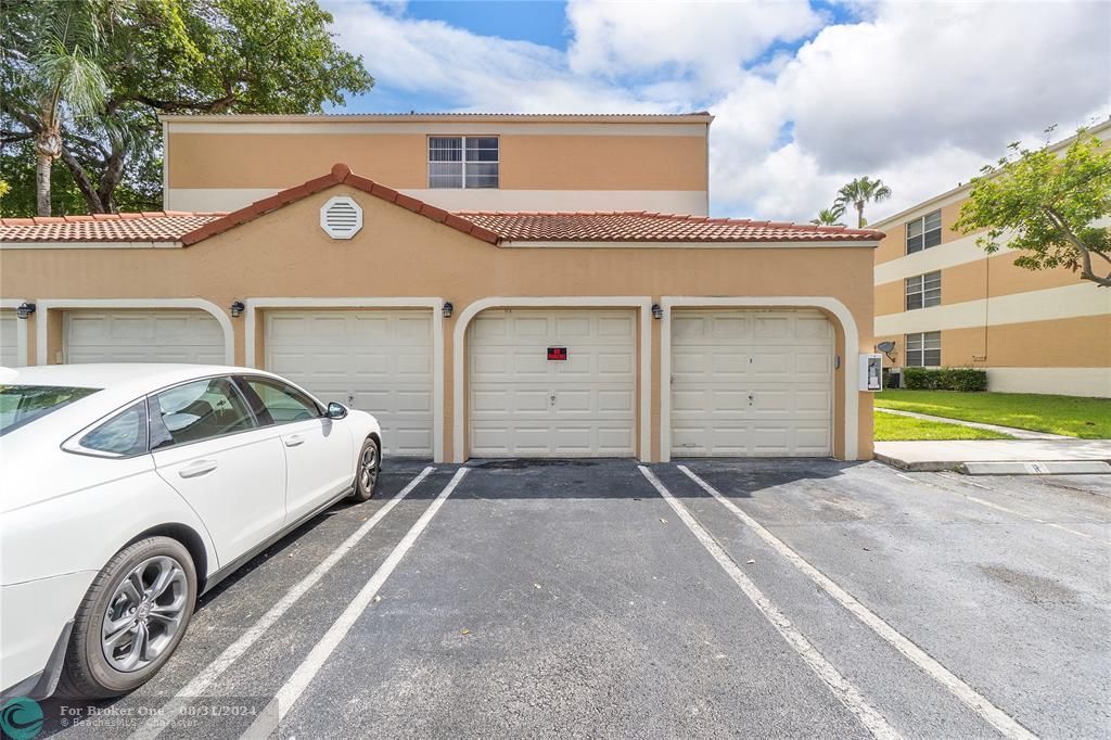 Active With Contract: $2,300 (2 beds, 2 baths, 1140 Square Feet)