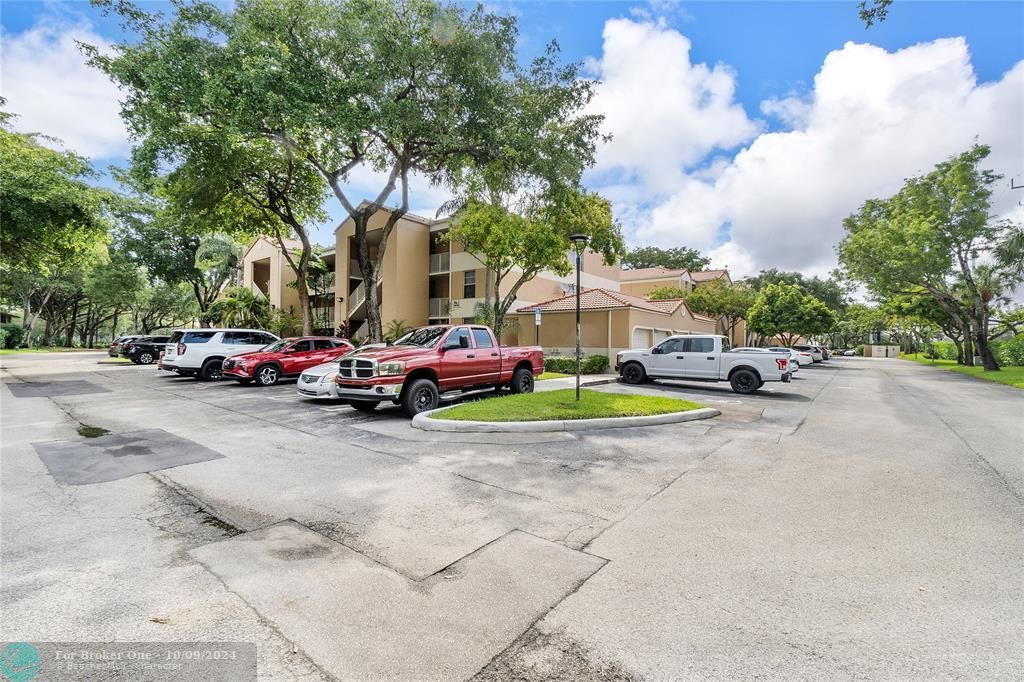 Active With Contract: $2,300 (2 beds, 2 baths, 1140 Square Feet)