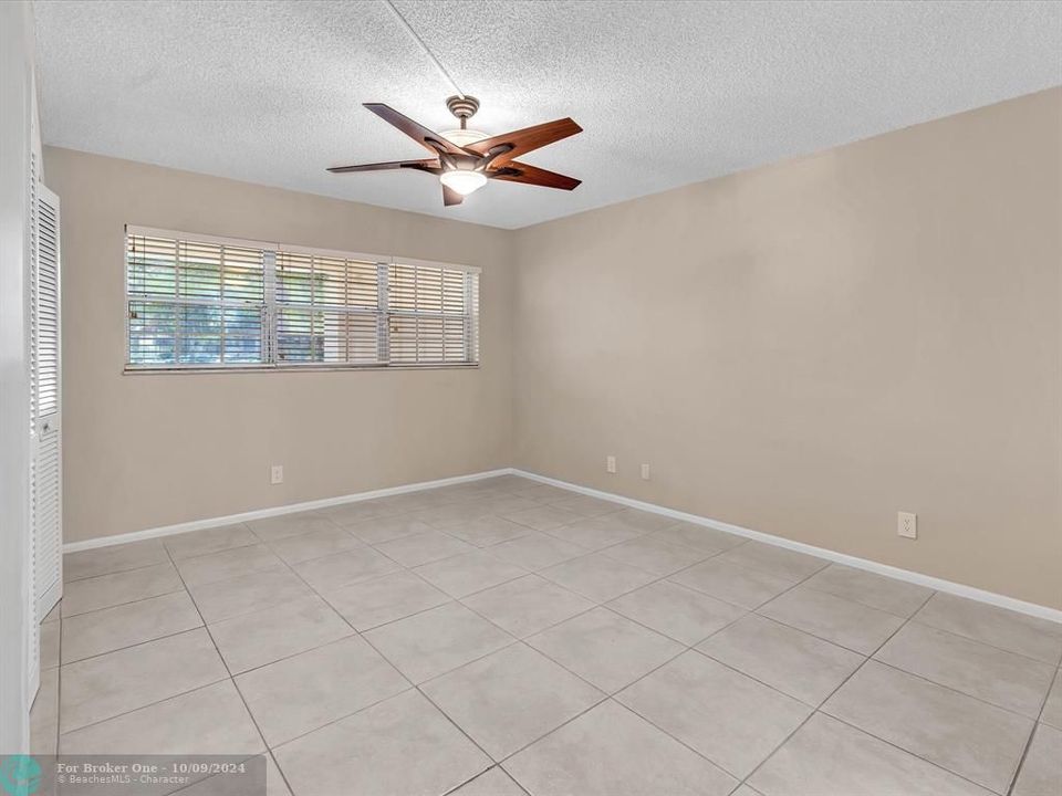 For Sale: $198,000 (2 beds, 2 baths, 1054 Square Feet)