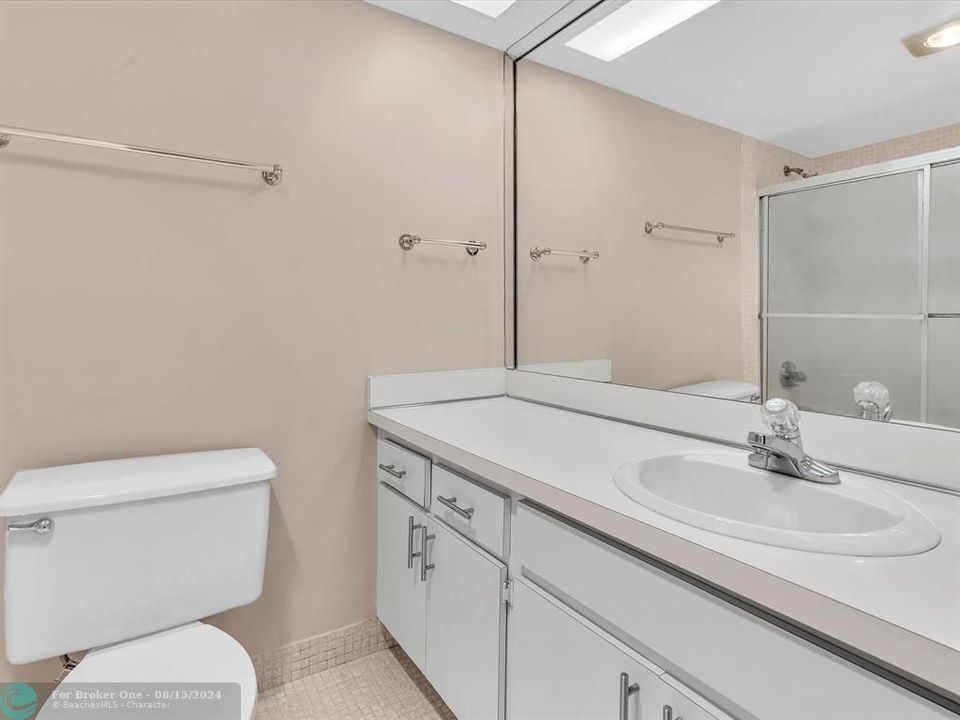 For Sale: $198,000 (2 beds, 2 baths, 1054 Square Feet)