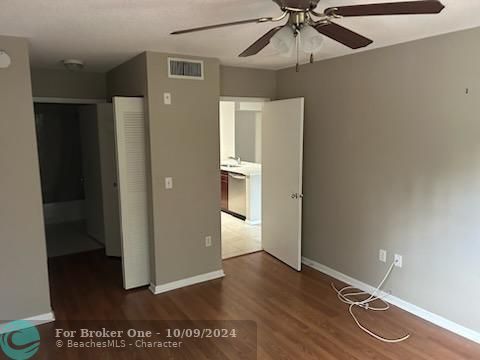 For Rent: $2,200 (2 beds, 2 baths, 1076 Square Feet)