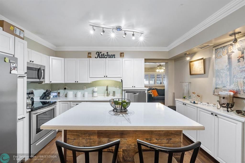 Active With Contract: $950,000 (0 beds, 0 baths, 2698 Square Feet)