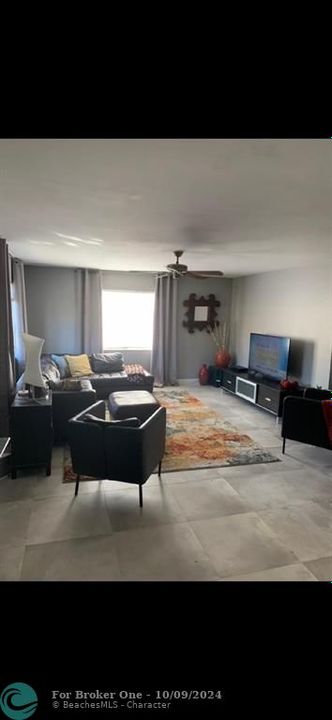 For Sale: $333,000 (2 beds, 2 baths, 1200 Square Feet)