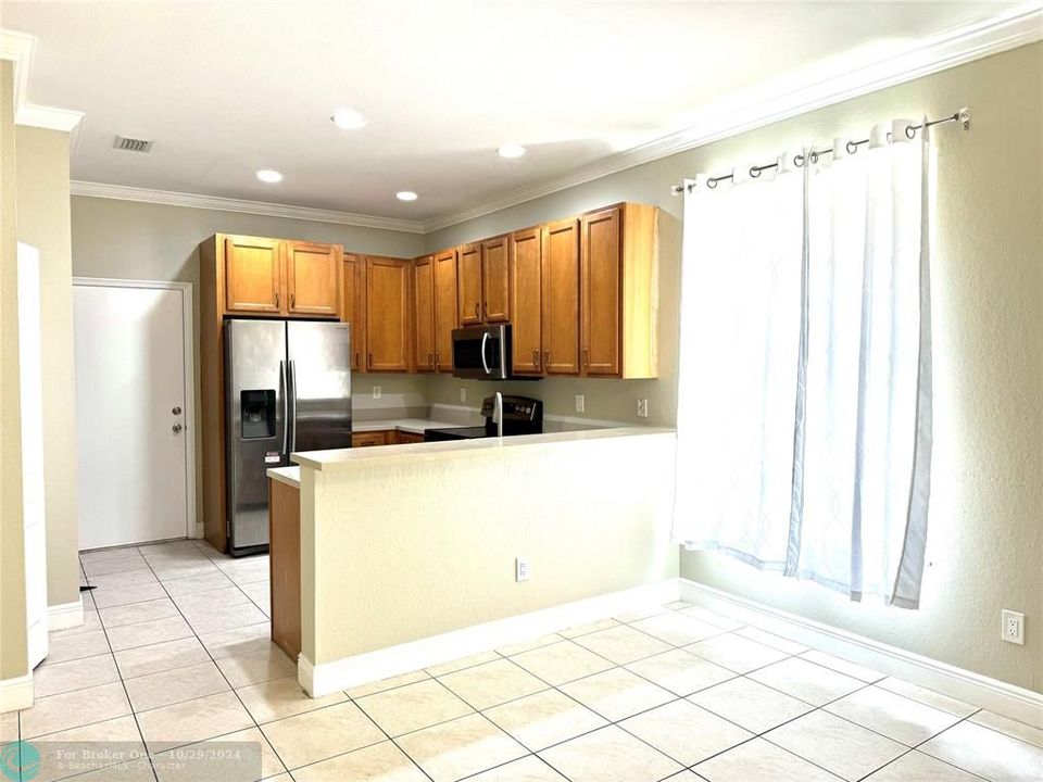 For Rent: $3,100 (3 beds, 2 baths, 1800 Square Feet)