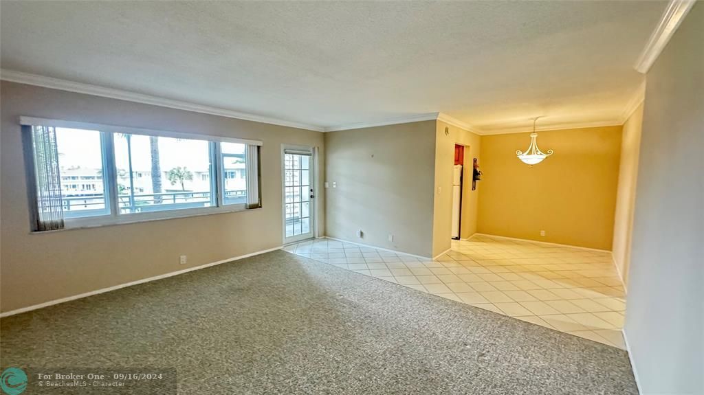 For Sale: $349,900 (2 beds, 2 baths, 900 Square Feet)