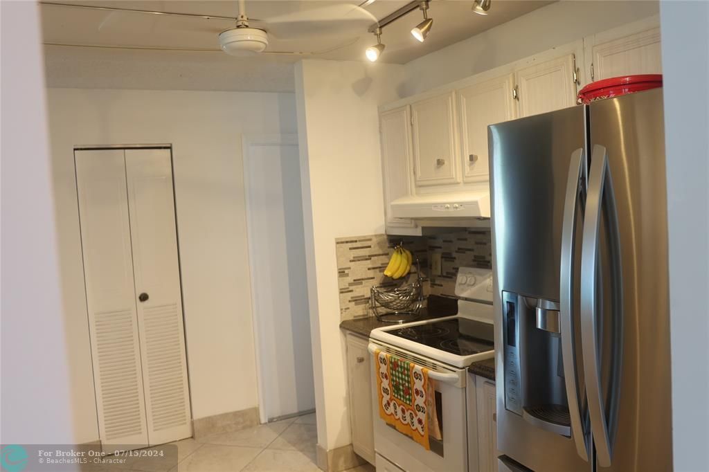 For Sale: $434,000 (2 beds, 2 baths, 1638 Square Feet)