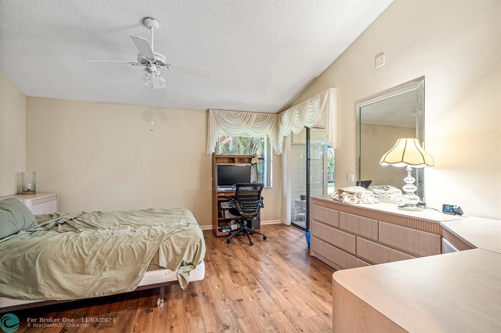 For Sale: $295,000 (2 beds, 2 baths, 1243 Square Feet)