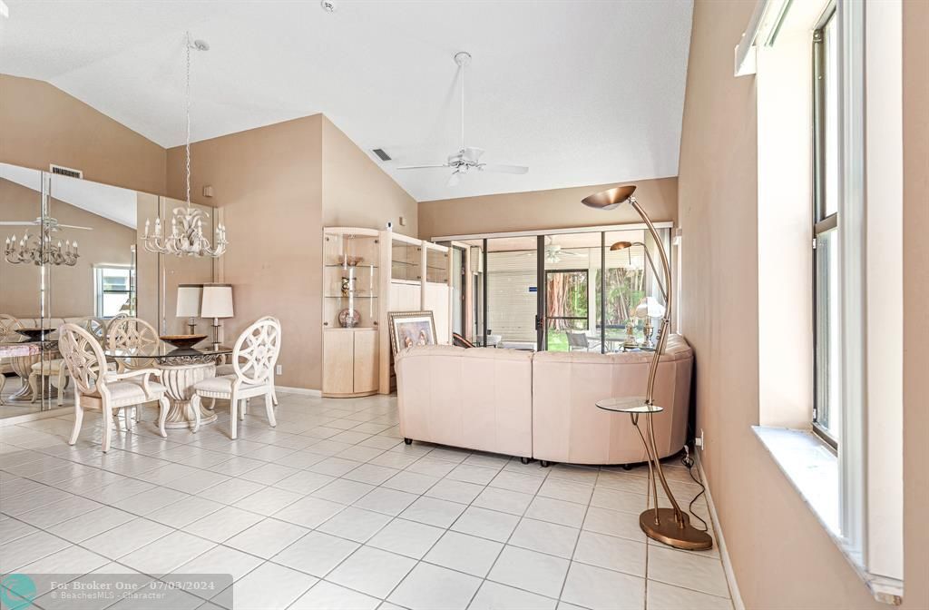 For Sale: $295,000 (2 beds, 2 baths, 1243 Square Feet)