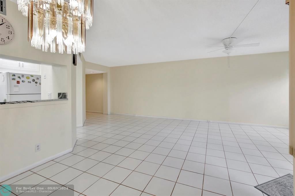 For Sale: $205,000 (1 beds, 1 baths, 1046 Square Feet)