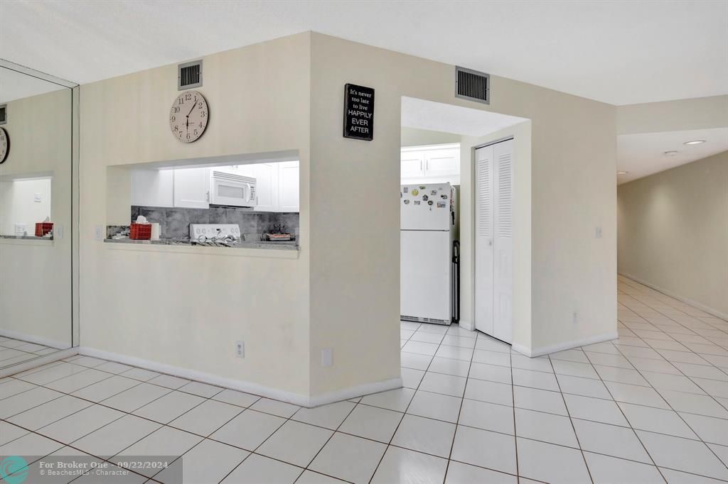 For Sale: $205,000 (1 beds, 1 baths, 1046 Square Feet)