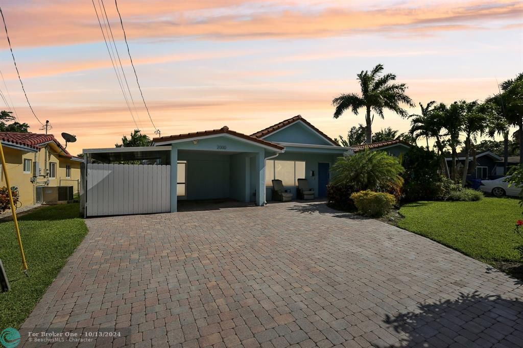 For Sale: $939,000 (3 beds, 2 baths, 1736 Square Feet)