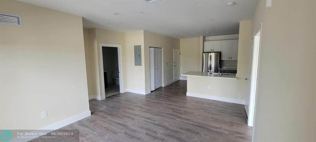 Active With Contract: $2,150 (2 beds, 2 baths, 0 Square Feet)