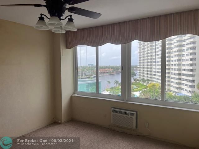 For Sale: $209,000 (1 beds, 1 baths, 781 Square Feet)