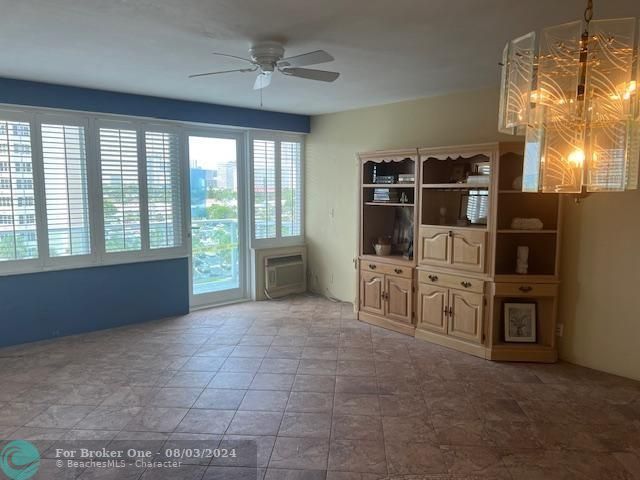 For Sale: $209,000 (1 beds, 1 baths, 781 Square Feet)